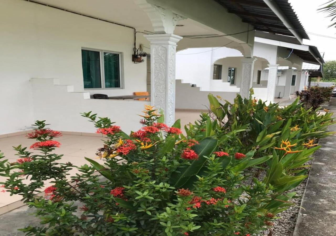 Alpha Motel Pantai Cenang  Exterior photo